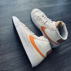 : Nike Blazer Mid 77 Vintage – Orange Swoosh – Mens 9 