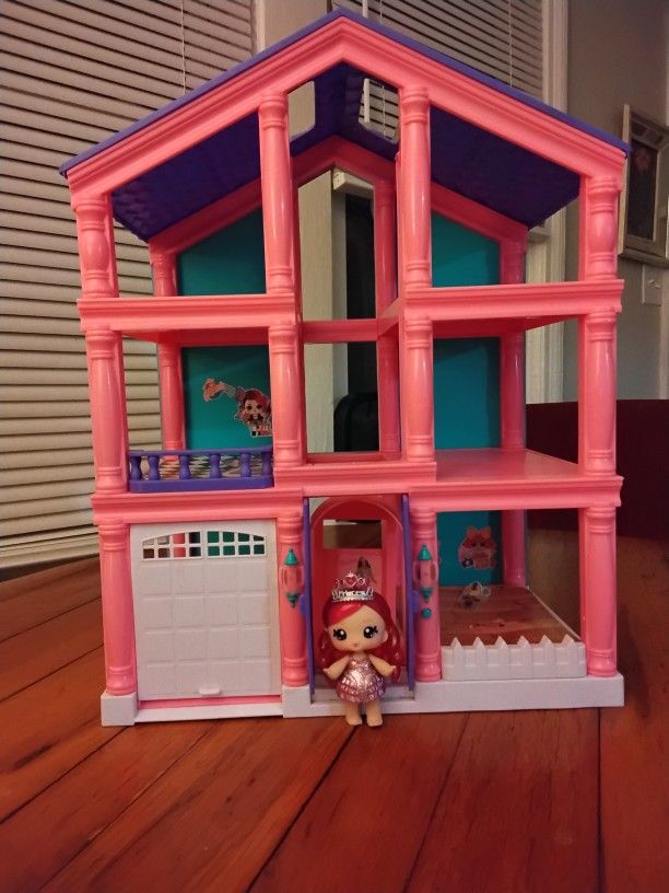 THE PRINCESS IS HERE!