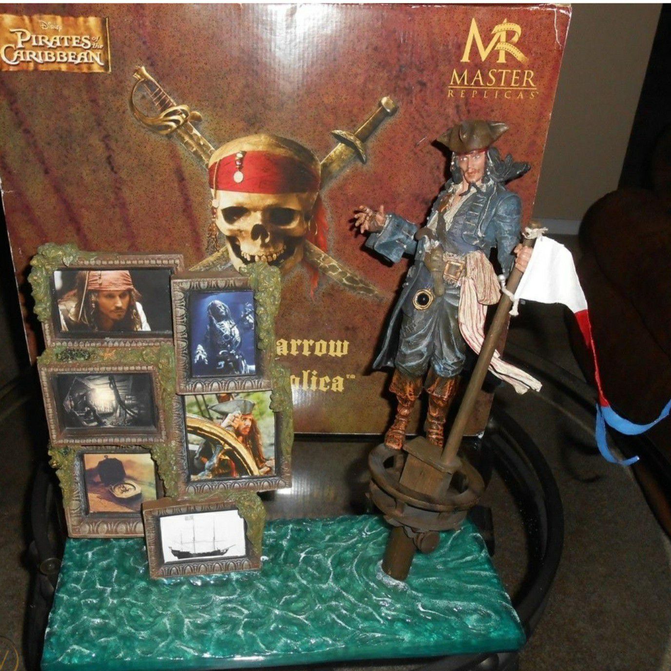 Disney Pirates of the caribbean Jack Sparrow showcases collection statue