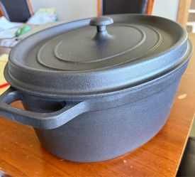 Staub Enameled Cast Iron Oval Dutch Oven/ Cocotte- XL 37cm (8.5Qt)