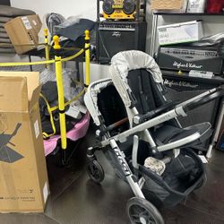 Uppababy Vista V2 Double Stroller With Mesa Car seat 