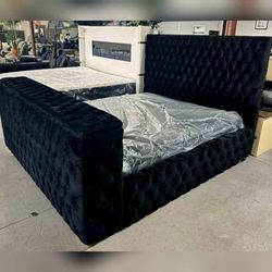 Black velvet King size Bedframe
