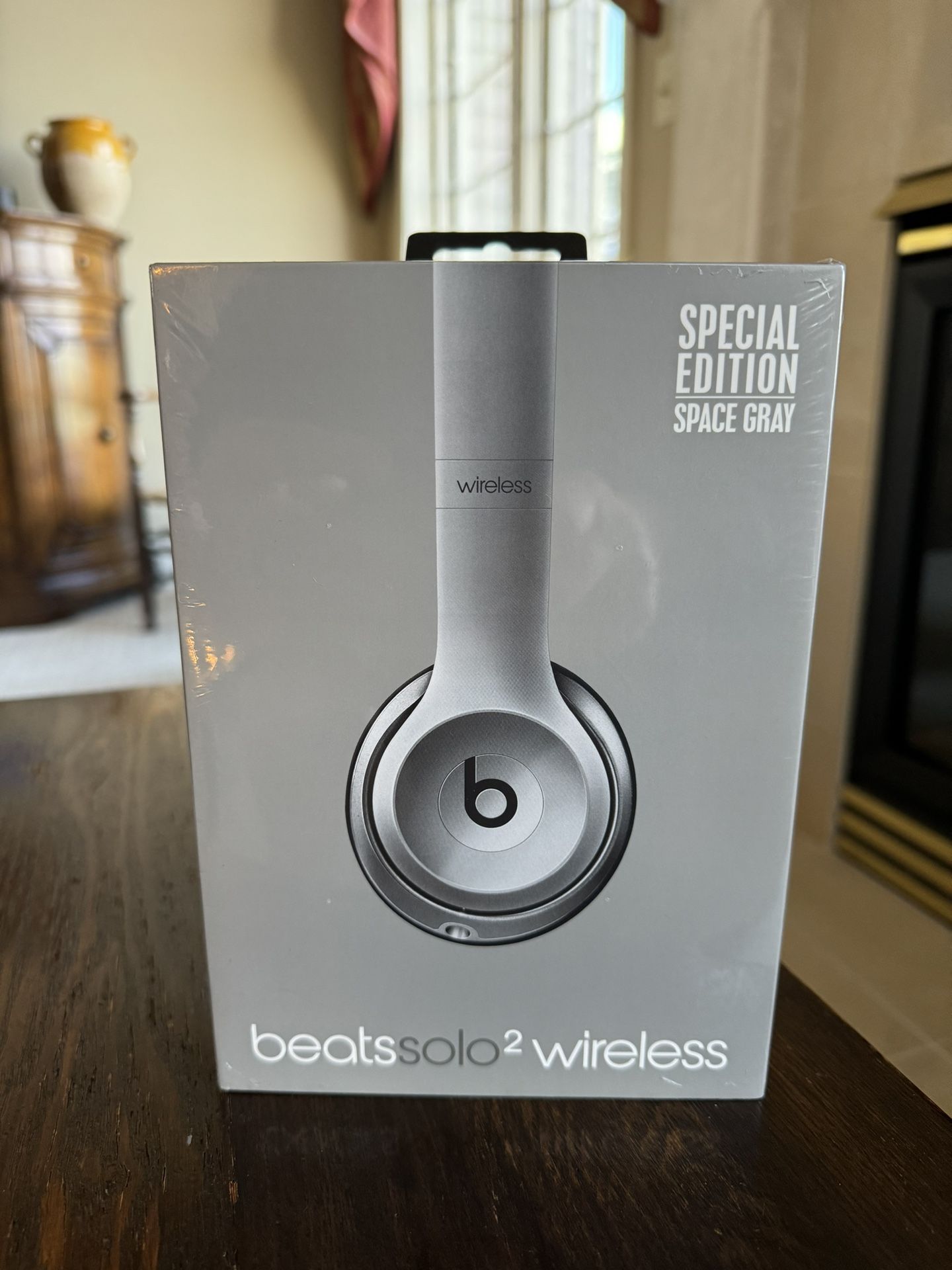 Special Edition Beats Solo 2 Wireless On Ear Head Phones 