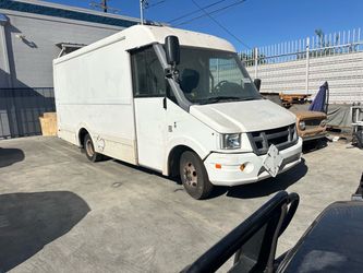 Part Parting out 2016 Isuzu NPR with a four cylinder 3.0 diesel engine