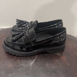 Women’s Jones New York Shiny Black Loafers size 6