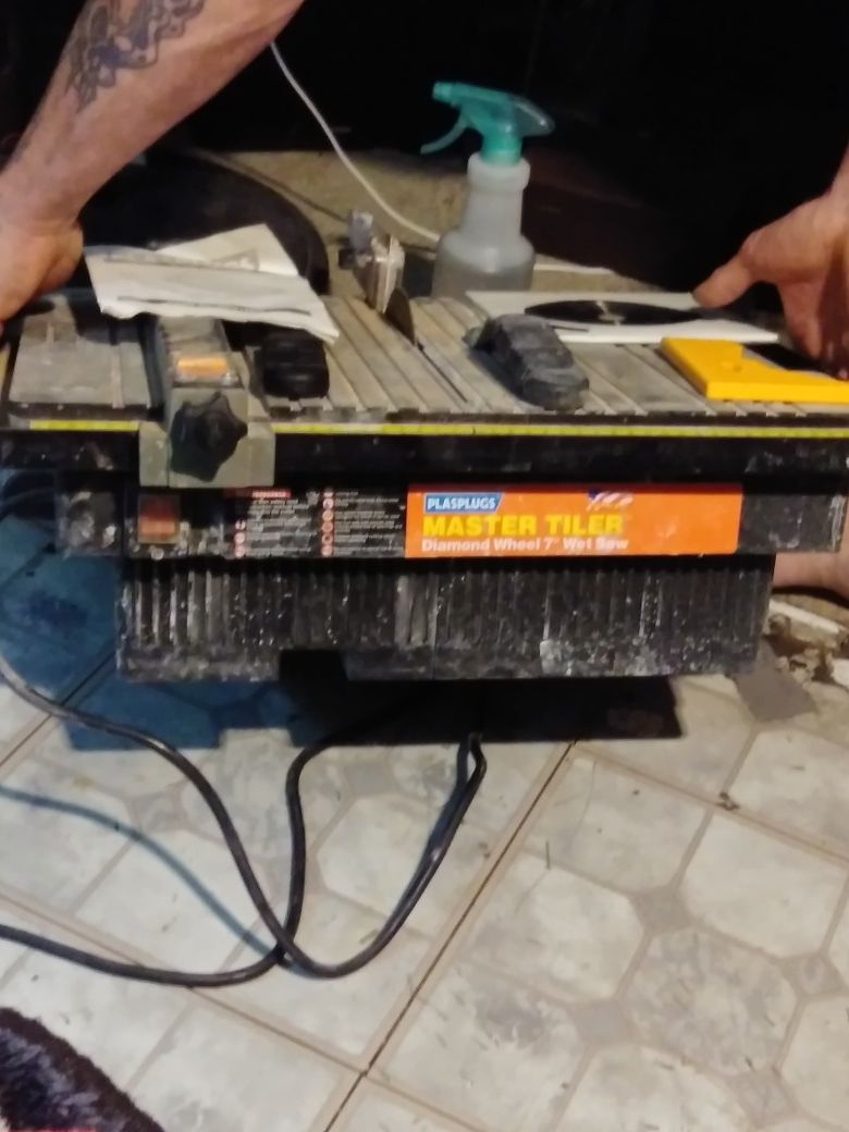 Plasplugs DWW180US Master Tiler 7Inch Wet Saw for Sale in Phoenix, AZ