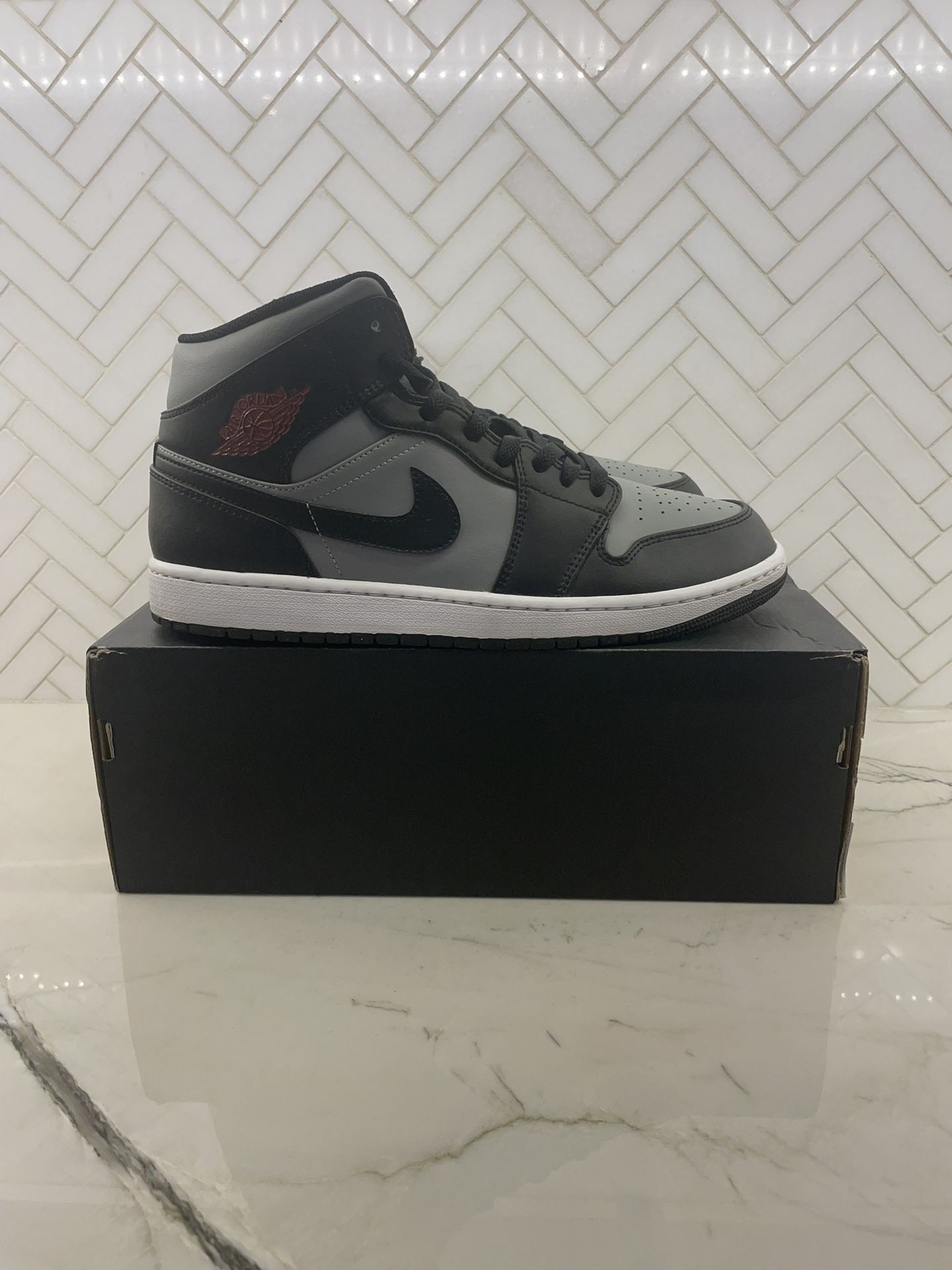 Jordan 1 Mid Shadow Red Size 11