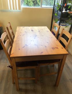 Dining table set
