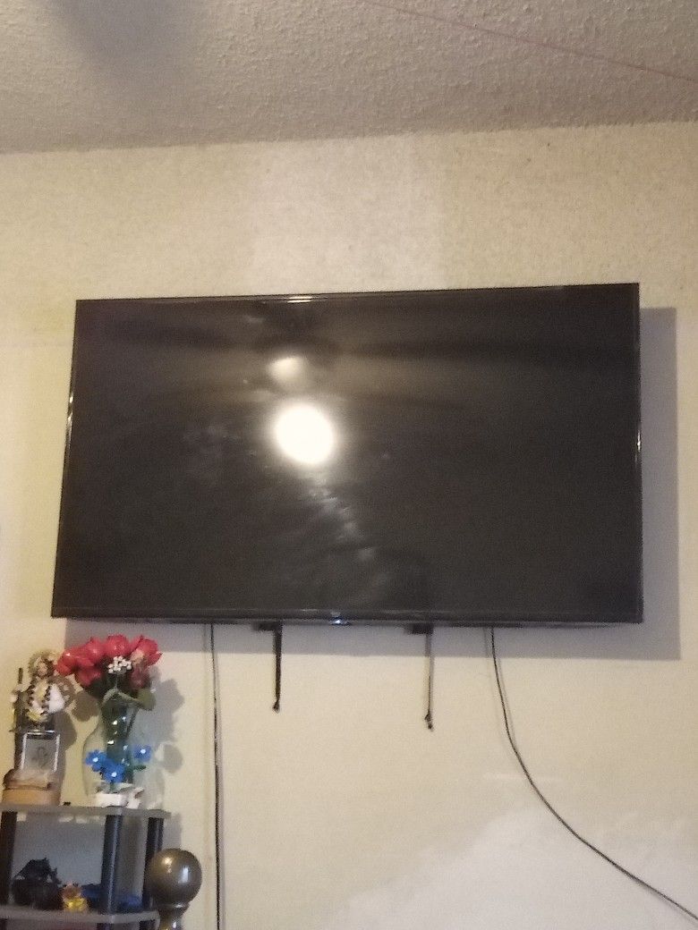 Fire TV Plasma Smart TV With Controller 