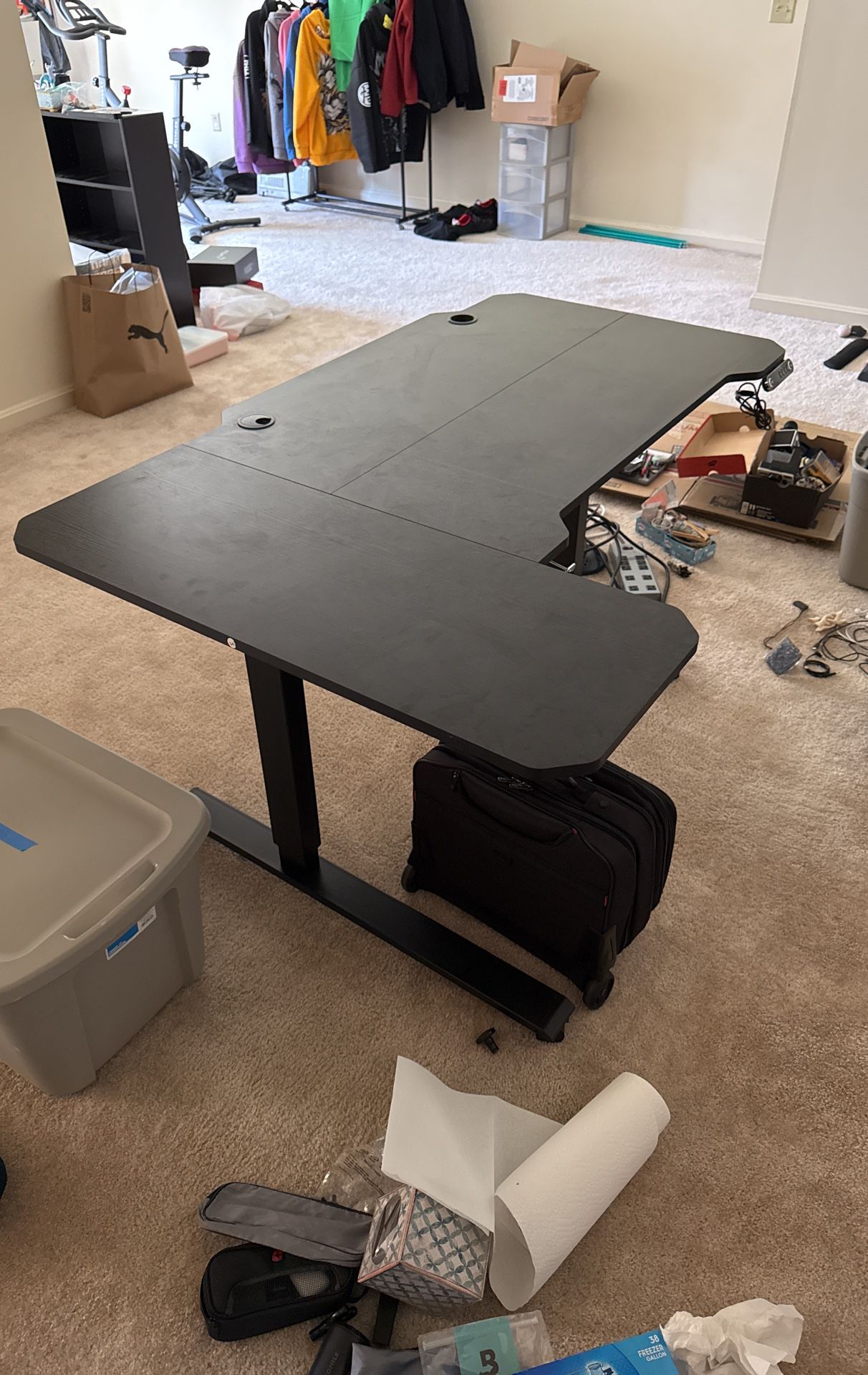 2 Desk Available
