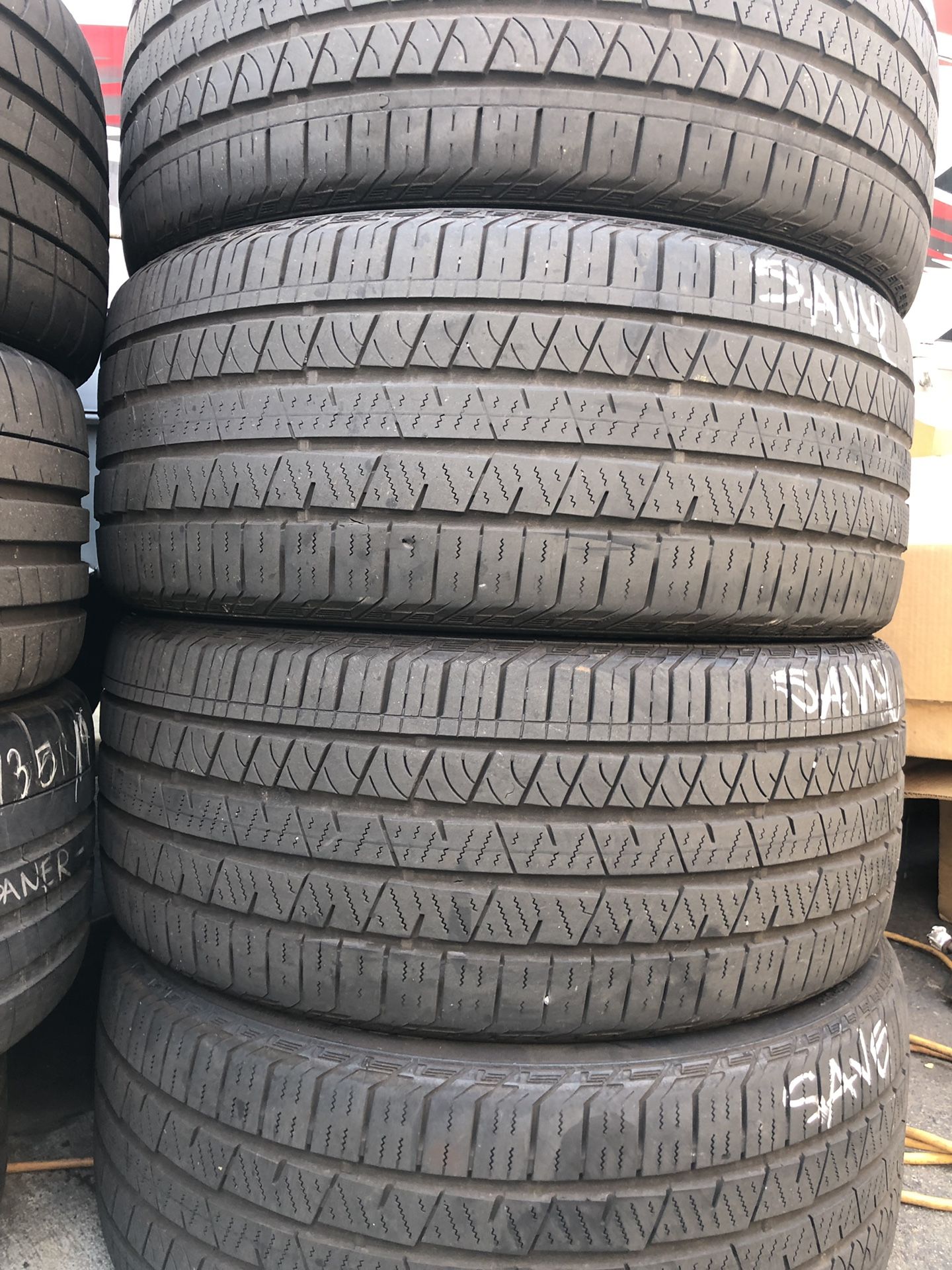 Range Rover Tires 4 Continental Cross Contact LX Sport size 275/40R22