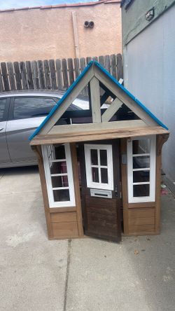 Outdoor Dollhouse playhouse