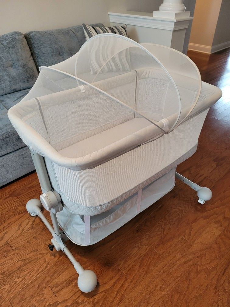 Baby Crib/Bassinet