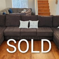 Ashley Furniture Oversized Double-Chaise Sectional – Dark Gray Plush & Like New!