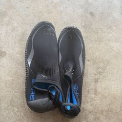 3MM BARE FEET,Scuba diving, surfing, jet ski riding, beach shoes. Size 8.