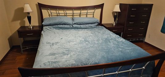 Cali King Bedroom Set