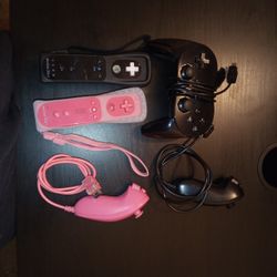 Offbrand Wii Remotes With Nunchucks And Wii Pro Controller 