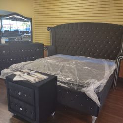 4 Piece Queen Bedroom Set Green Bed Frame Dresser And Mirror And Nightstand