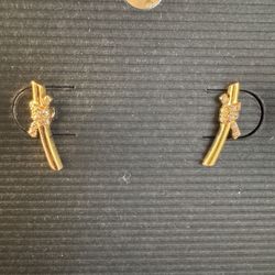 18k real saudi gold  Light Weight Stud Ribbon With Cubic Zirconia Earring