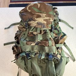 USGI Large Military Rucksack – Woodland Camo – Internal Frame