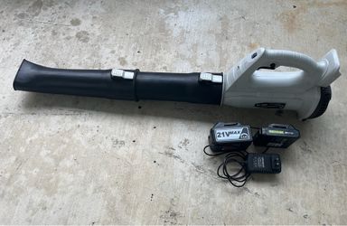 Outdoor Leaf Blower  20 Volt 2 Batteriese & Charger