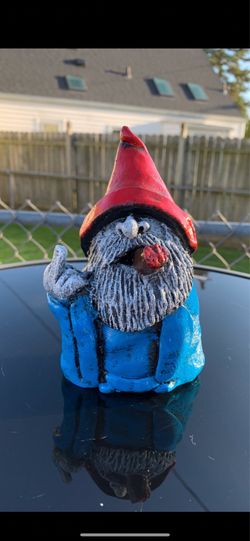 The great finger gnome statue