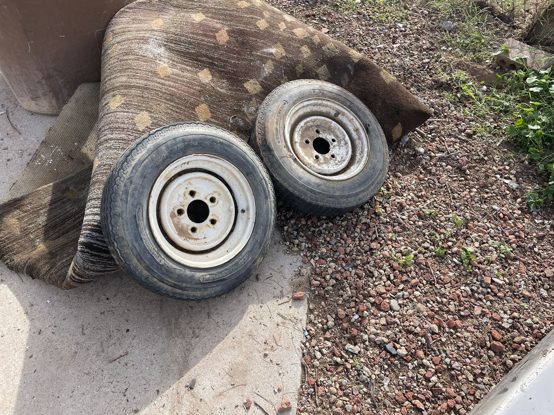  Cover Bed 6’x6’ Trailer Tires. 