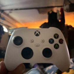 White Xbox Series X Controller