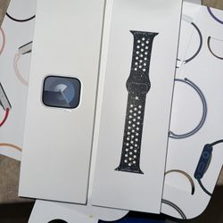 Apple Watch Series 9 GPS, 45mm Silver Aluminum