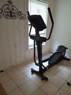 ELIPTICAL  EXCERCISE MACHINE
