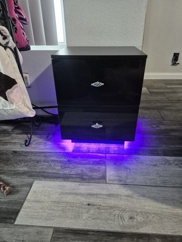 END TABLE/NIGHT STAND WITH LED's
