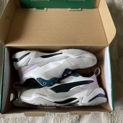 Women’s Puma Thunder Size 7