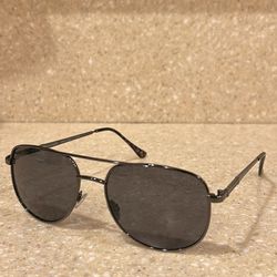 Tommy Hilfiger Aviator sunglasses 