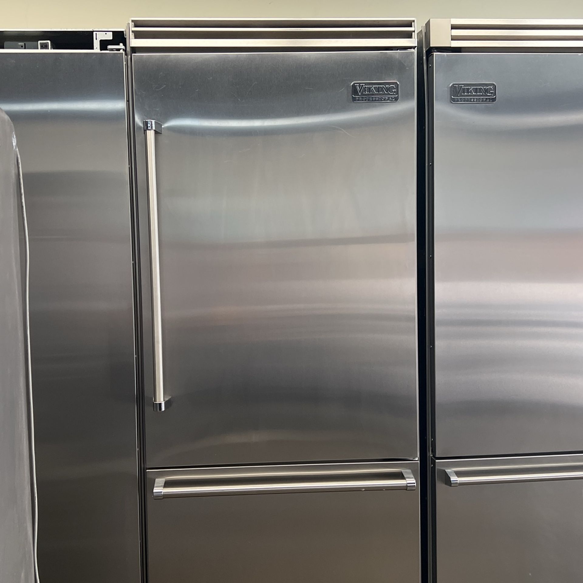 Viking 36”Wide Built In Bottom Freezer Refrigerator Stainless Steel 5Series 