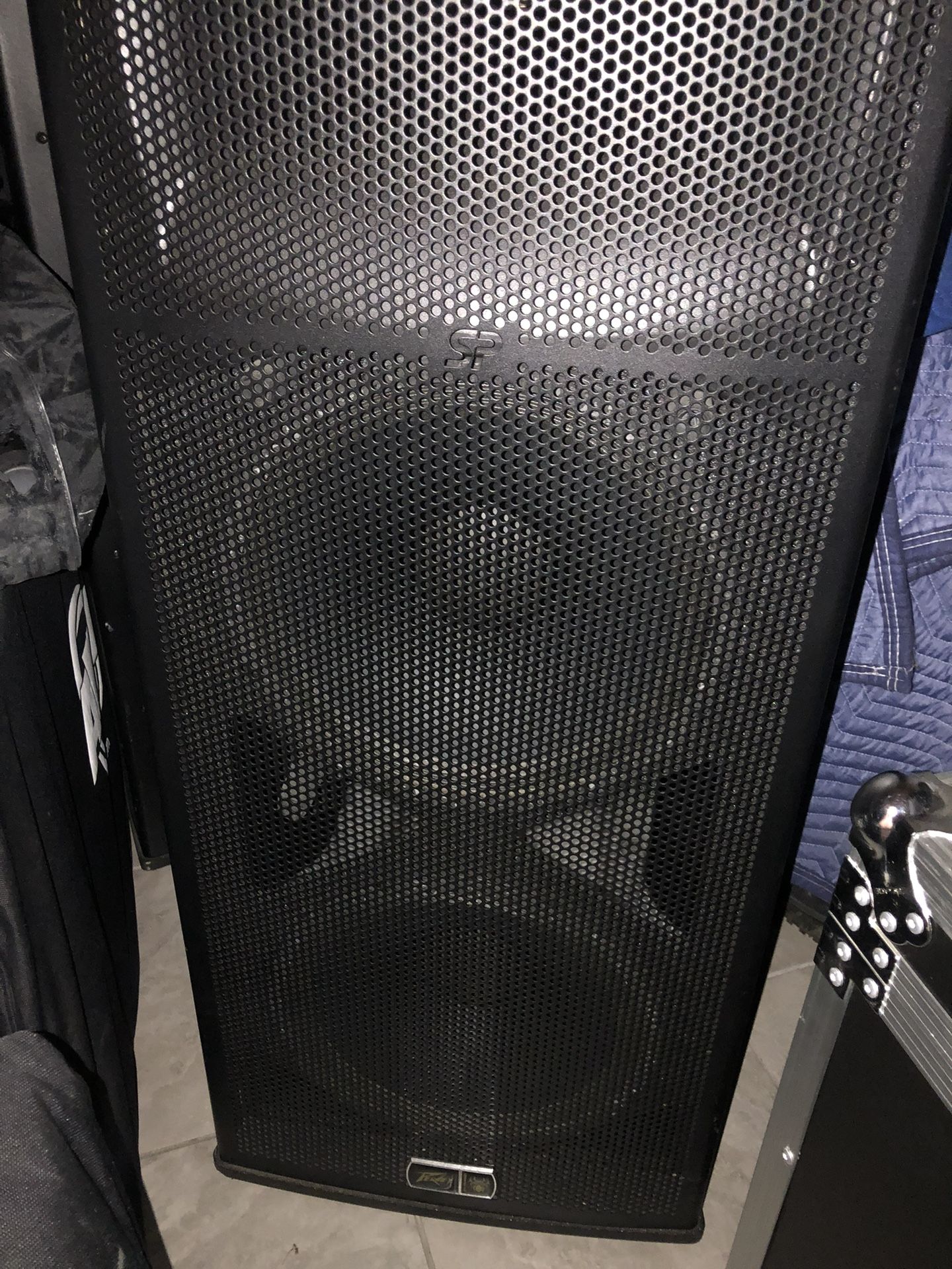 For Sale Tower Peavey Sp4 Speakers
