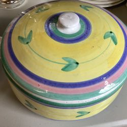 CALECA ITALIAN POTTERY, 11” X 4” LEMON YELLOW, COVERED CASSEROLE POT, DISH, CROCK, LIKE NEW!