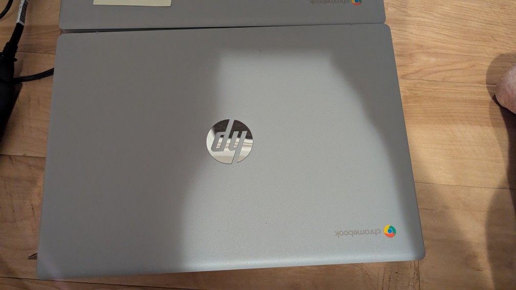 HP -14" Chromebook - Modern Grey ( Used but in great condition)