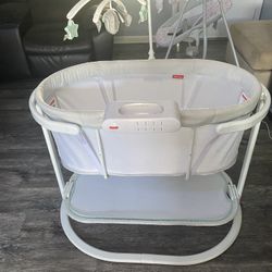 Fisher-Price Soothing Motions Bassinet And ingenuity baby swing !
