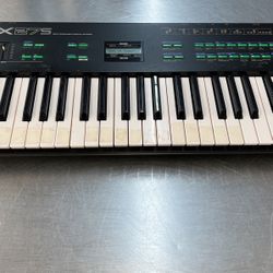 Yamaha Keyboard Model DX27S