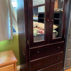 Tall Closet 3 D Whit Mirror Pinewood 