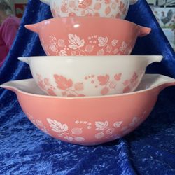 Pyrex (Mid Century Modern) 1956 “Pink” 4 Bowl Nesting Set.