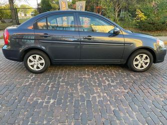 2010 Hyundai Accent Thumbnail