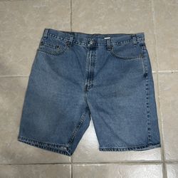 Levi Jorts size 40