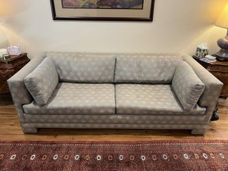 Coach w/Full Size Pull Out Bed