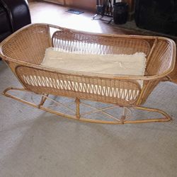 Rocking Wicker Baby Bassinet 