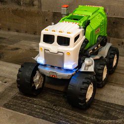 Matchbox STINKY The Garbage Truck 2009 Interactive Toy Talks! Moves! Lights Up!