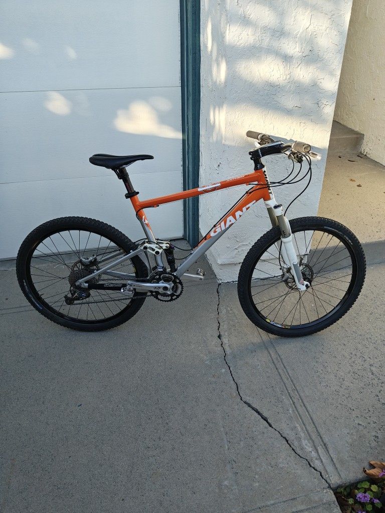 Giant Anthem Medium Mountain Bike