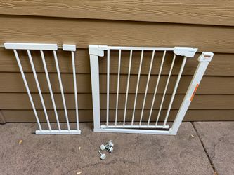 Baby safety gate