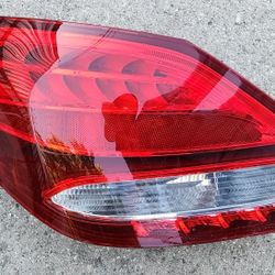2015 2016 2017 2018 MERCEDES BENZ C300 LEFT DRIVER TAIL LIGHT LED