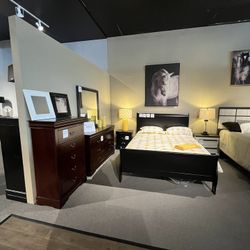 Black 4PC Queen Bedroom Set